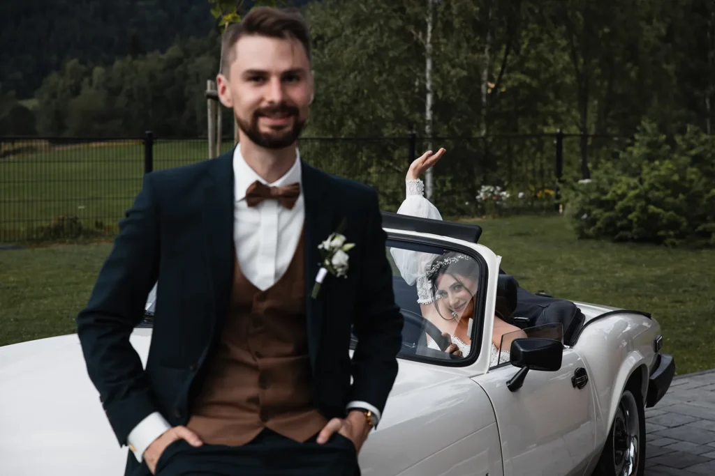 Zdjęcia ślubne Focus Foto Fotograf ślubny - sesja Izy z autem