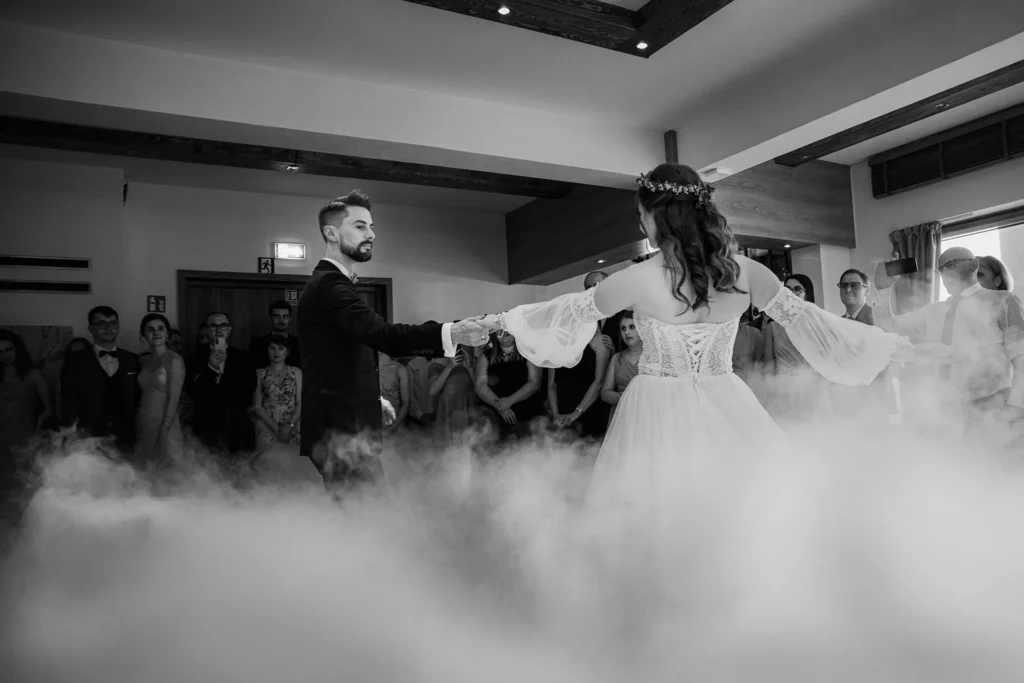 Zdjęcia ślubne Focus Foto Fotograf ślubny - pierwszy taniec B&W